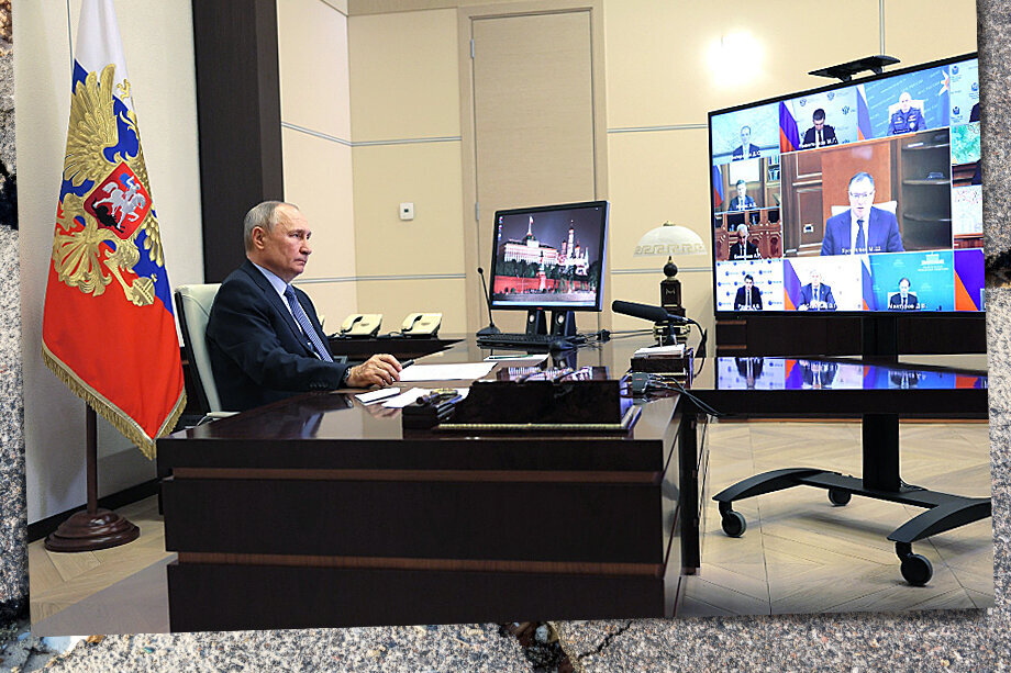 Президент России Владимир Путин лично убедился, что грузы в зону спецоперации доставляются по бездорожью, о чём заявил на совещании с Правительством. Фото: сайт президента России