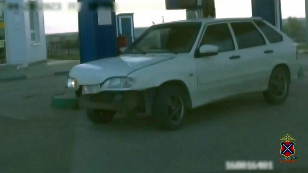     В Городищенском районе Волгоградской области задержан автоугонщик, находившийся в федеральном розыске. Мужчина бросил машину и пытался убежать от автоинспекторов, но скрыться ему не удалось, сообщает ГУ МВД по Волгоградской области.