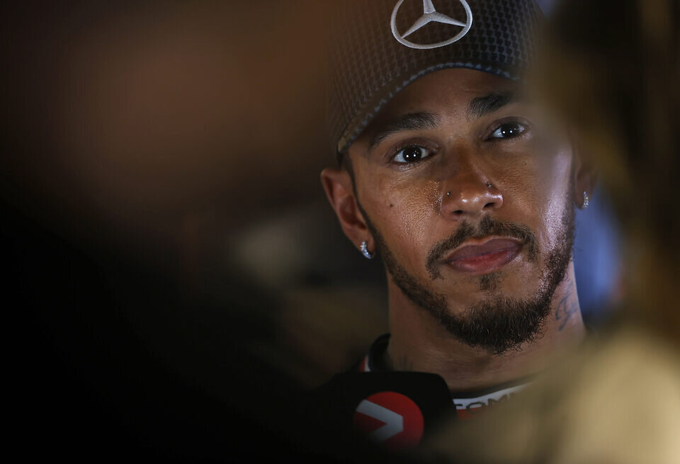    FIA разрешила Льюису Хэмилтону носить пирсинг, но при одном условииLAT Images / Mercedes