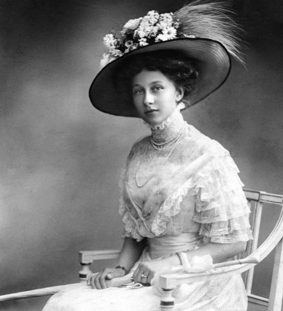 Принцесса Виктория-Луиза Прусская прожила 89 лет (1892-1980), а ее мемуары "Жизнь дочери императора" стали бестселлером на Западе после Второй Мировой войны. Фото 1908 года.