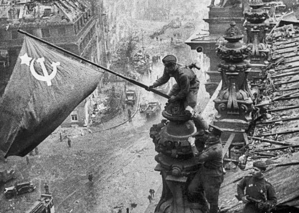 Фото из открытого источника... (постановочное от 02.05.1945)