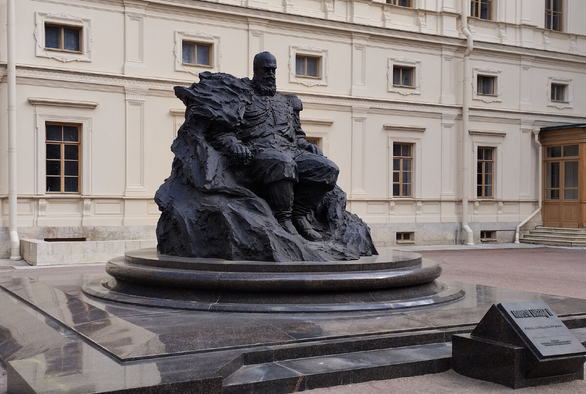 Памятник императору Александру III в Гатчине
