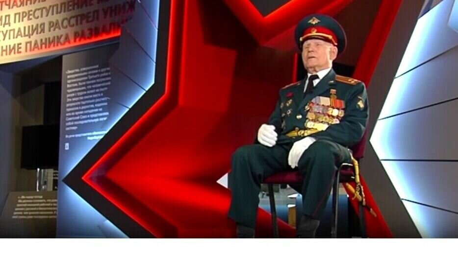     Накануне Дня Победы все ученики России встретились с ветераном Великой Отечественной войны и вспомнили своих героев, память о которых хранится почти в каждой семье. Урок «Разговоры о важном» в этот день заменил всероссийское шествие с портретами победителей.