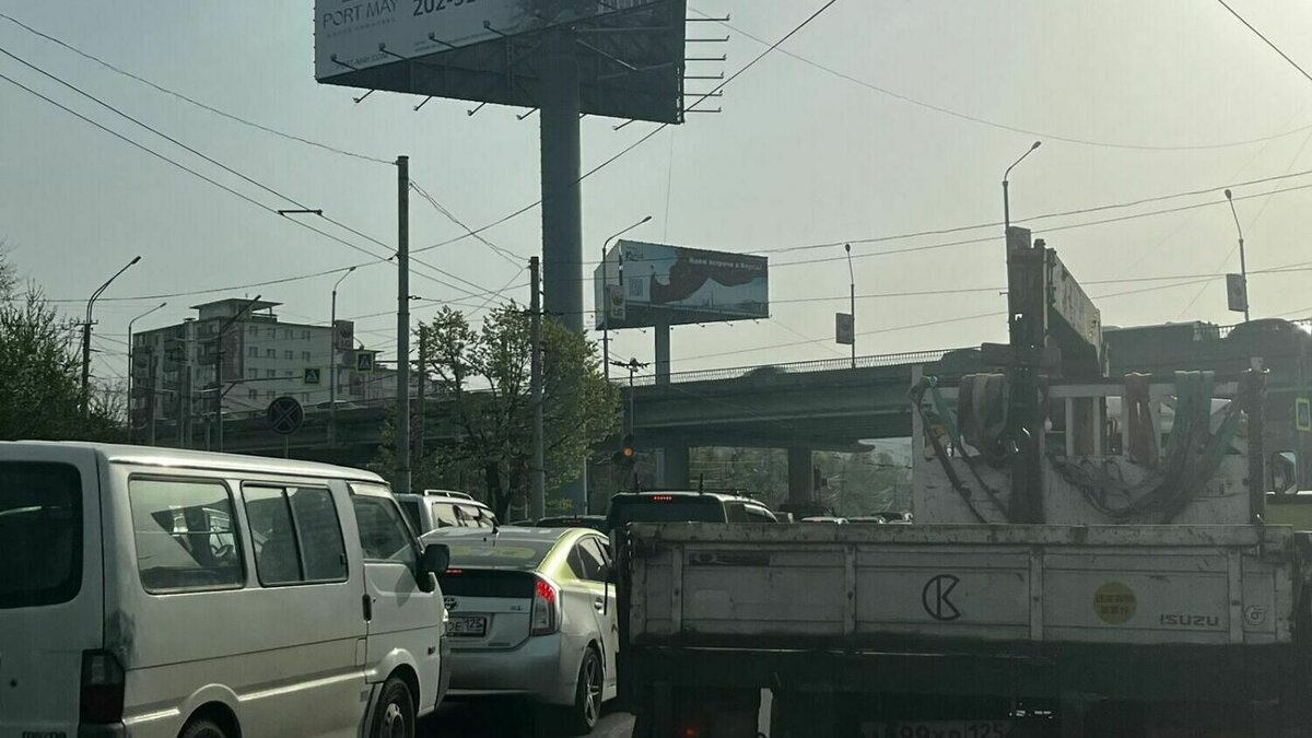     Во Владивостоке в районе Второй Речки произошло массовое ДТП. Подробности происшествия уточняются.