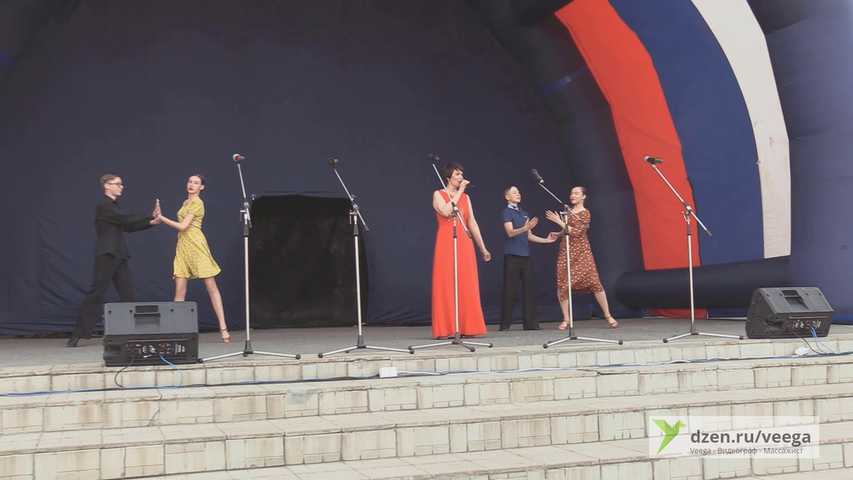 "Майский вальс" в исполнении артистки театра эстрады Ирины Комаровой.