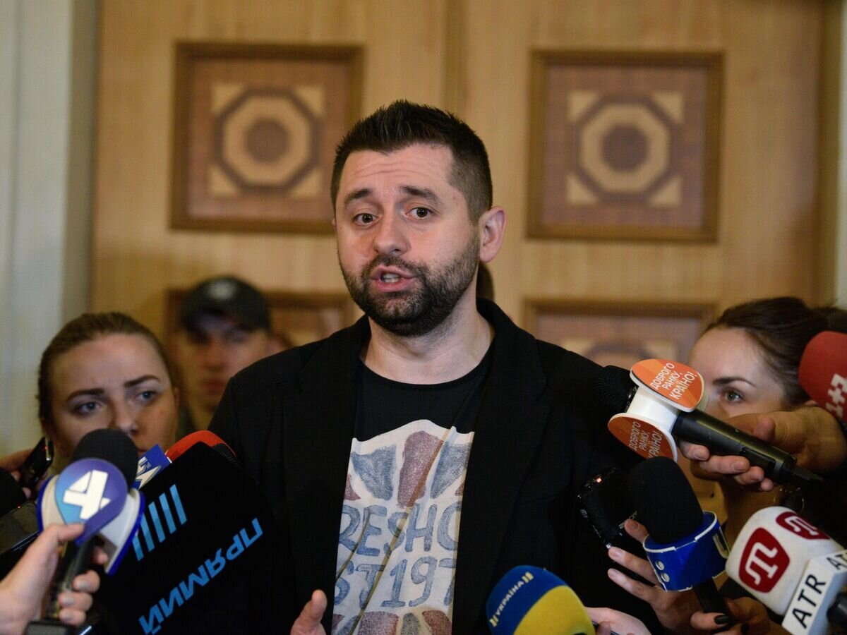    Глава фракции "Слуга народа" Давид Арахамия перед заседанием Верховной рады Украины в Киеве© РИА Новости / Стрингер