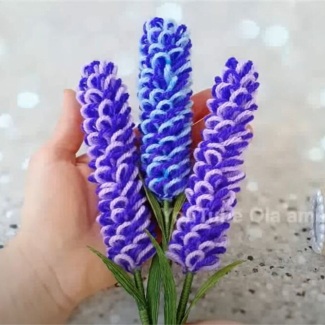    Лаванда из пряжи Источник: Скриншот из видео