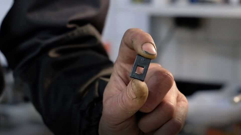 Слабая пружина поводка дворника? Дворники оставляют разводы на лобовом ...