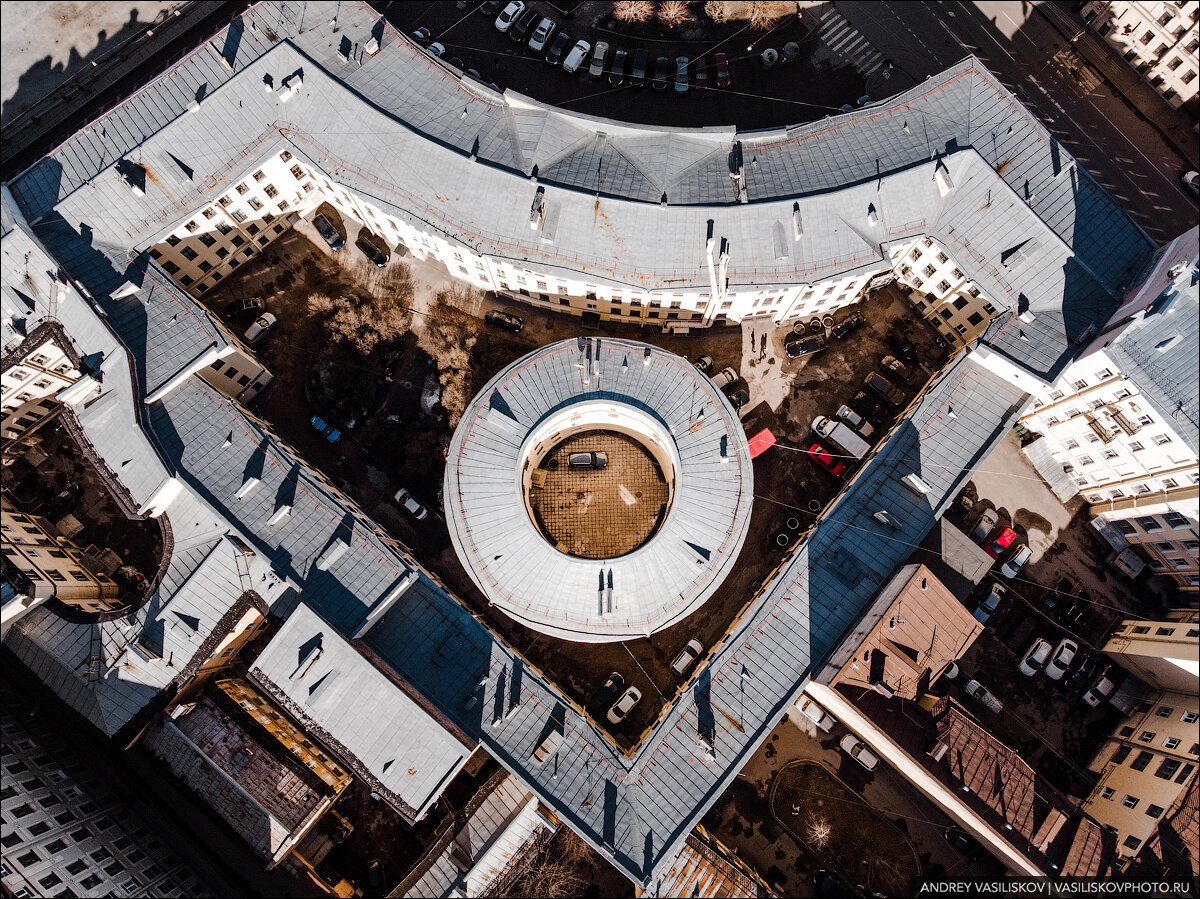 Дом кольцо фонтанка 92. Дом кольцо набережная фонтанки 92. Круглые дома в санкт петербурге. Наб фонтанки 92 круглый дом. Набережная фонтанки 92 круглый дом.