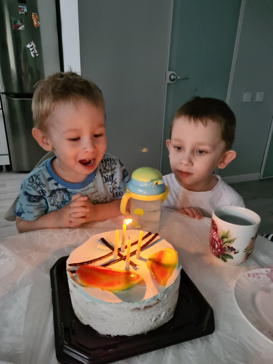 Младший задувает свечку на Мишин день рождения!