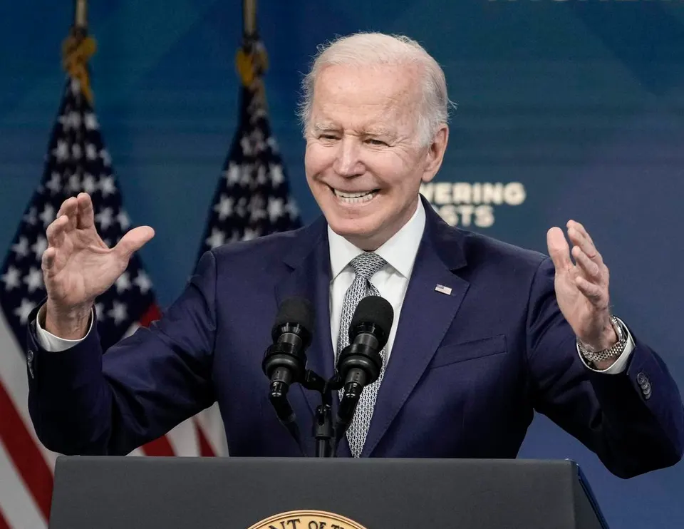 Свершилось. Правительство 'простило' студенческие долги на сумму $66 миллиардов. Дальше - больше. Подкуп голосов продолжается.  