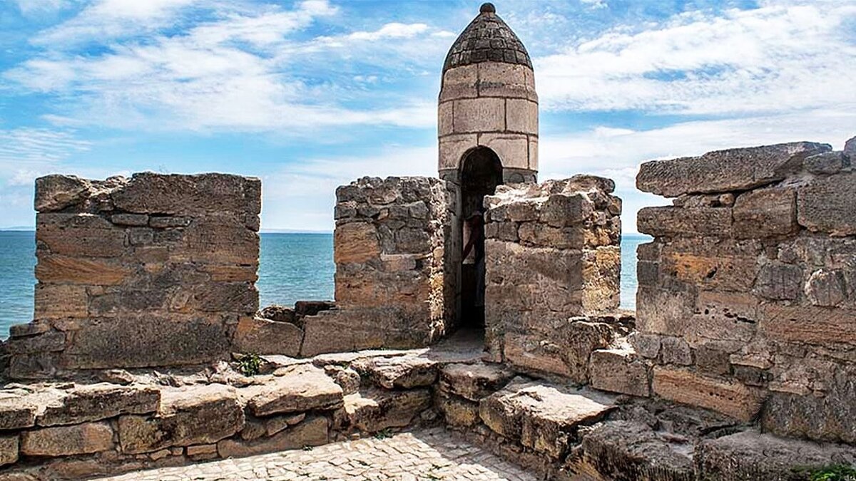 Остатки крепости Тмутаракань