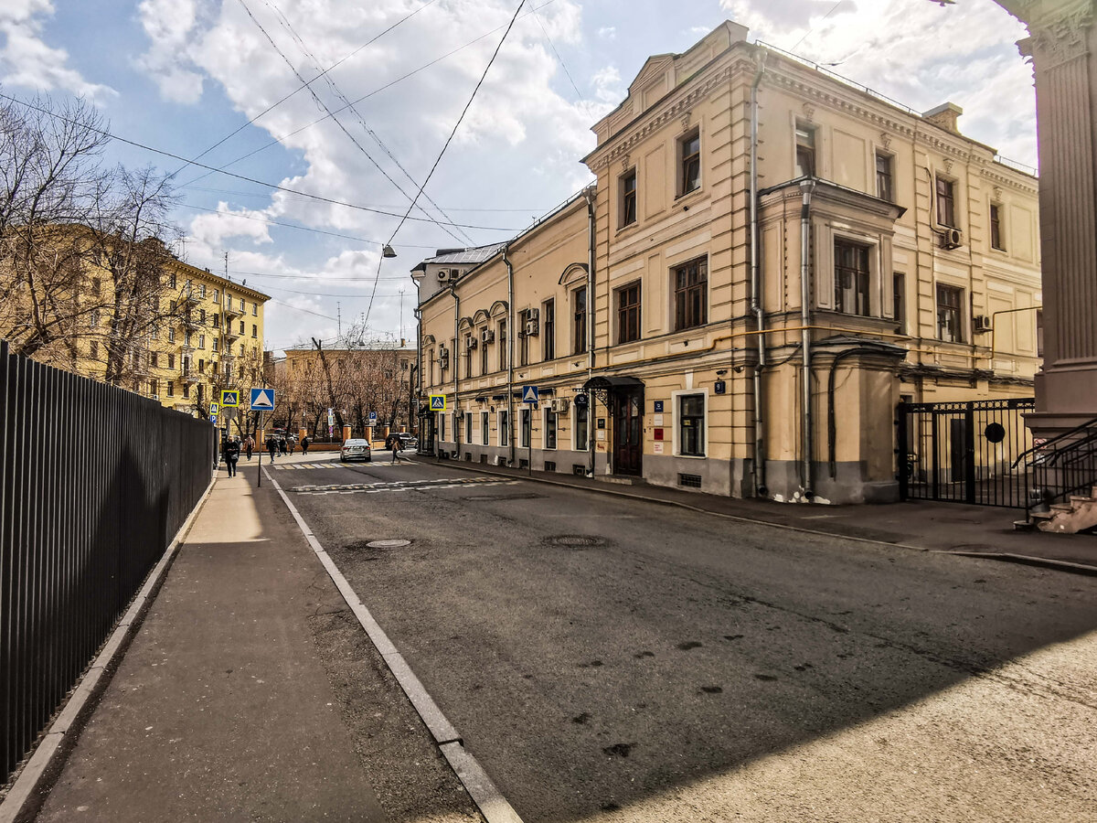 Вид в сторону Среднего Кисловского переулка.