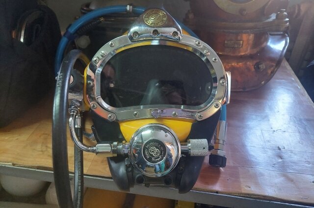    Водолазный шлем может весить 15 кг. Фото:  АиФ/ Нина Худякова