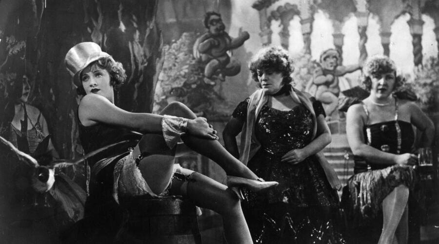    Марлен Дитрих Кадр из фильма "Голубой ангел", 1930 г.
