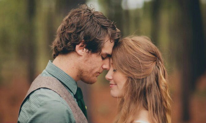 Если вы решили воссоединиться с бывшим, то нужно прежде всего начать с малого - организовывайте рандеву и встречи, на которых можно пообщаться и провести время вместе. При этом оставляйте и свободное время, чтобы ваш партнер мог почувствовать, что у вас есть интересные занятия также без его участия, что он не является вашей единственной и необходимой развлекательной программой.