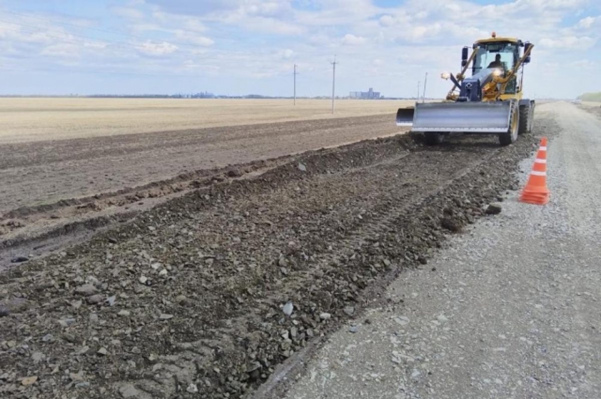   ООО «СтройТраст» отремонтирует 10 км трассы в Нововаршавском районе Омска