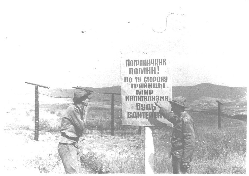 Сильный плакат... Фото Максима Серова.