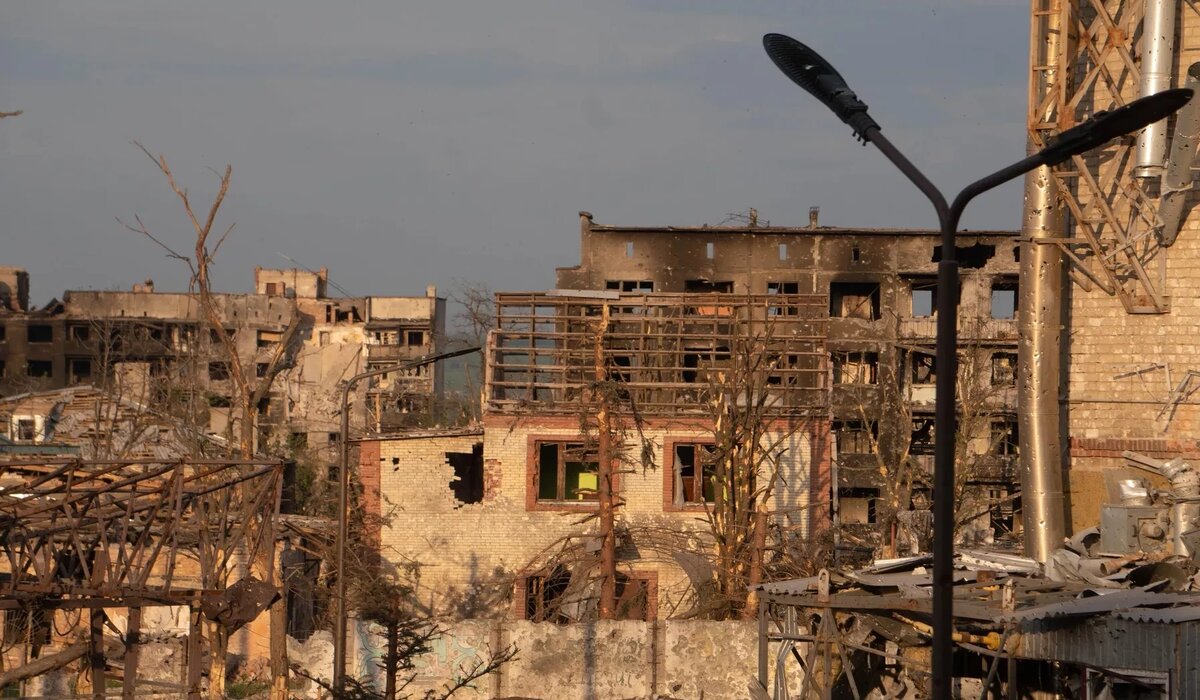 Разрушенный Артёмовск - будем строить!