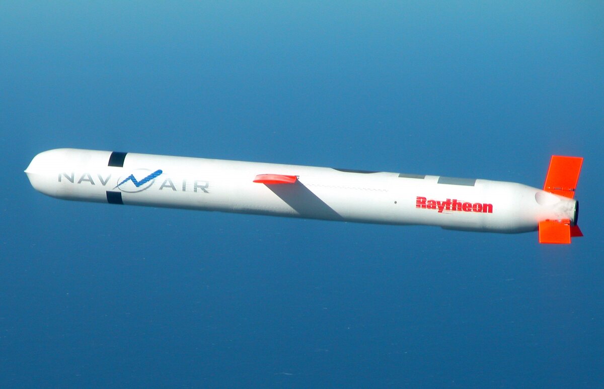 Крылатая ракета Tomahawk Block IV во время летных испытаний (ВМС США ) 