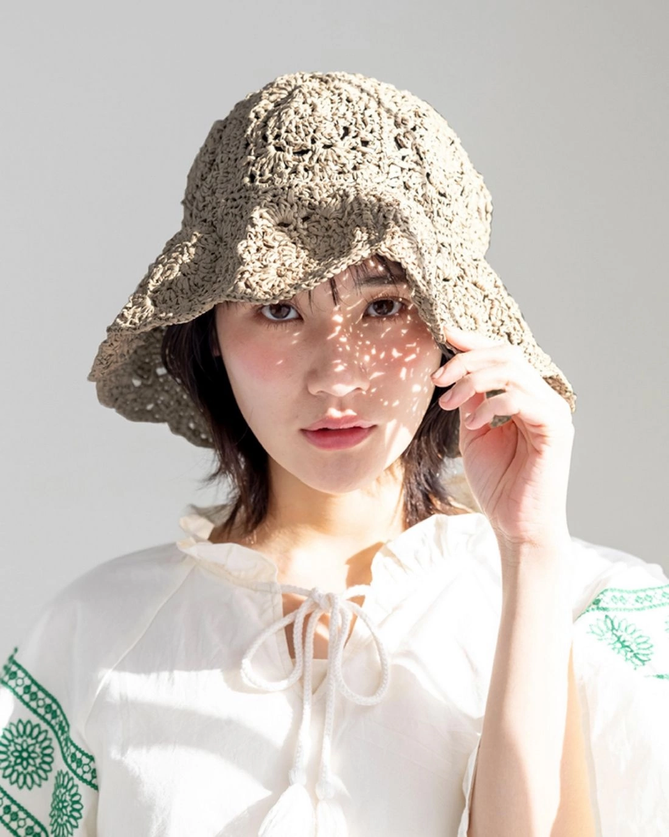 Летняя панама из мотивов крючком. *Фото из открытых источников