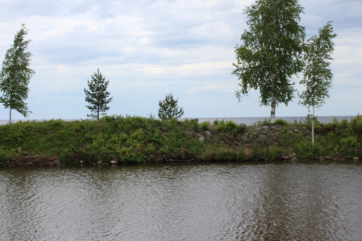 Белое озеро находиться в западной части Вологодской области. На нём стоит старинный русский город Белозерск, основанный в 860 году от Рождества Христова.-2