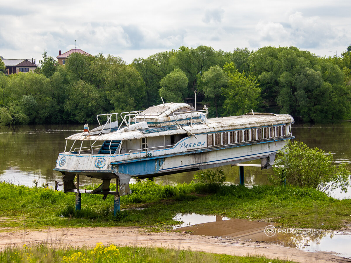 Легендарный теплоход «Ракета» ржавеет на берегу Москва реки 🚀🚤💪 |  Промышленный турист | Дзен