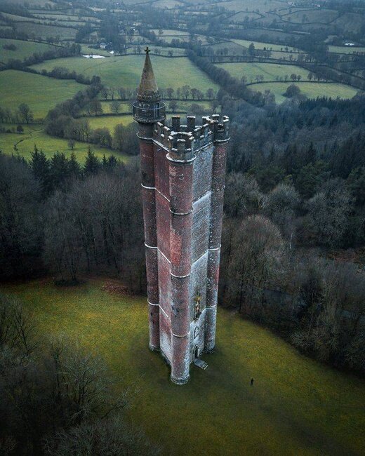 Башня короля Альфреда - это необычное сооружение в Англии, которое было построено в честь одного из самых знаменитых английских правителей. Она находится в графстве Сомерсет, недалеко от города Брюхэм.-2