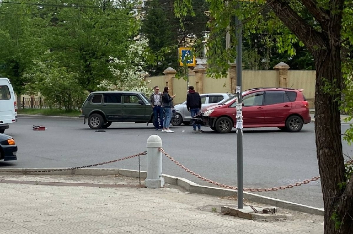    «Нива» и Toyota Spacio столкнулись на перекрёстке в центре Читы