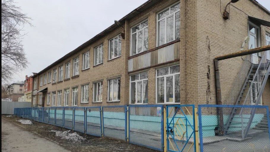 У родителей воспитанников детского сада N 88 по ул. Российской к заведующей накопилось много вопросов. Теперь их ей задаст и прокуратура.