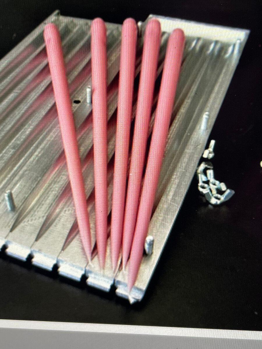 Воск королевского качества: Особая история, которую можно пережить: Терпкий воск создает легкость и позитивное ощущение благополучия. Он отражает солнце и заставляет день казаться ярче. Мягкий свет заряжающего энергией воска делает жизнь более приятной. Наша миссия - создавать освещение, которое вдохновляет, очаровывает и помогает вам получать от жизни максимум удовольствия.