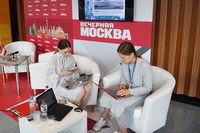    Стенд газеты "Вечерняя Москва" ©Илья Питалев РИА Новости