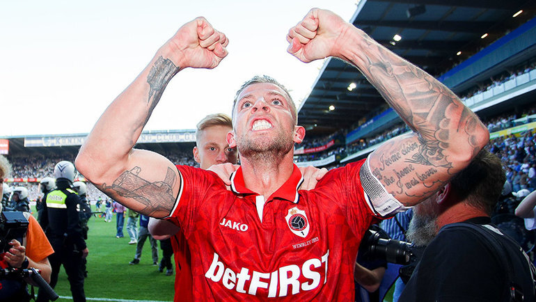    Тоби Алдервейрелд празднует победу в чемпионате. Global Look Press