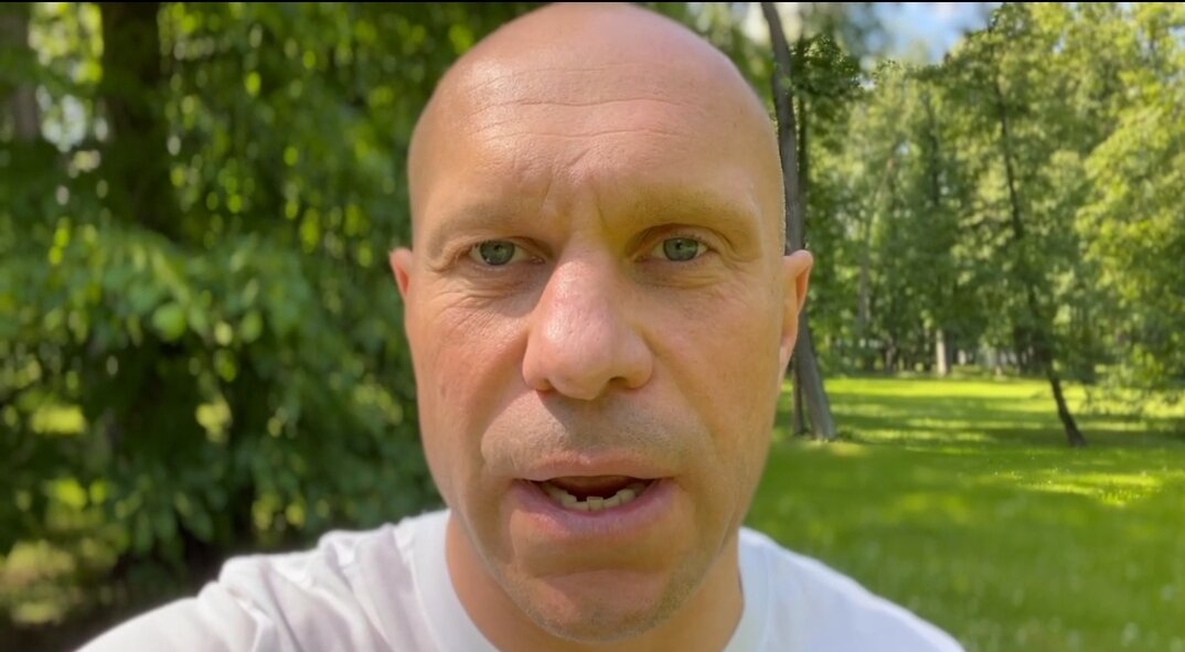 Скриншот из видео. И.Кива.