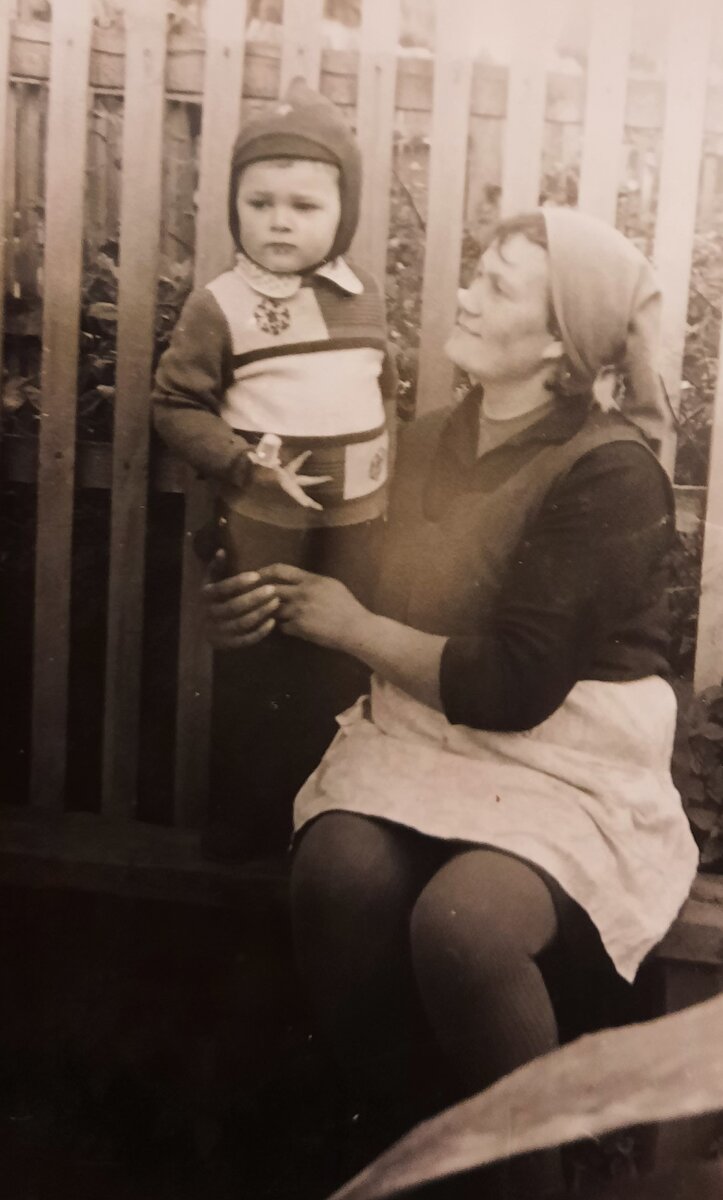 Я и мама. Через годика четыре, буду ломать берёзки. 