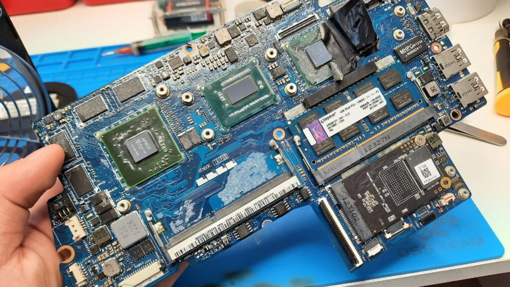 Compal QAU30 LA-8661P Rev:1.0