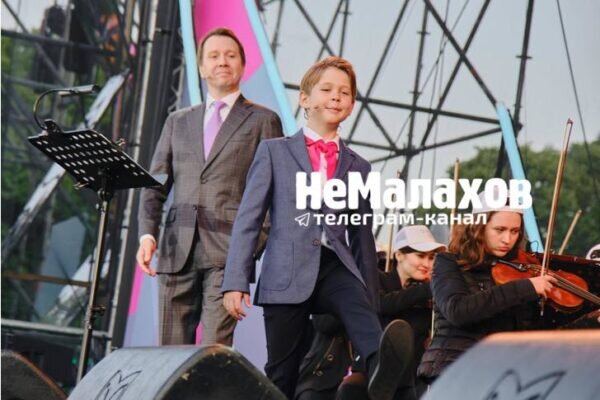    Евгений Миронов показал сына. Фото: