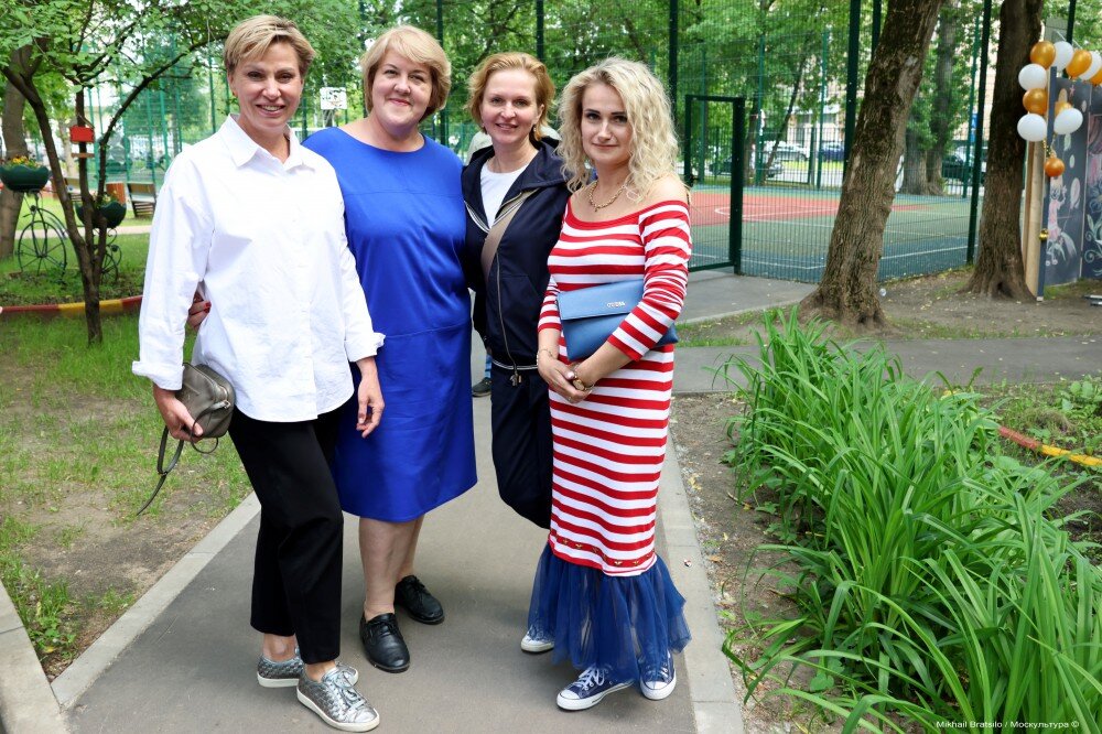 Наталья Пыхтина, директор школы №830 Марина Климова, Дарья Ганеева, Юлия
