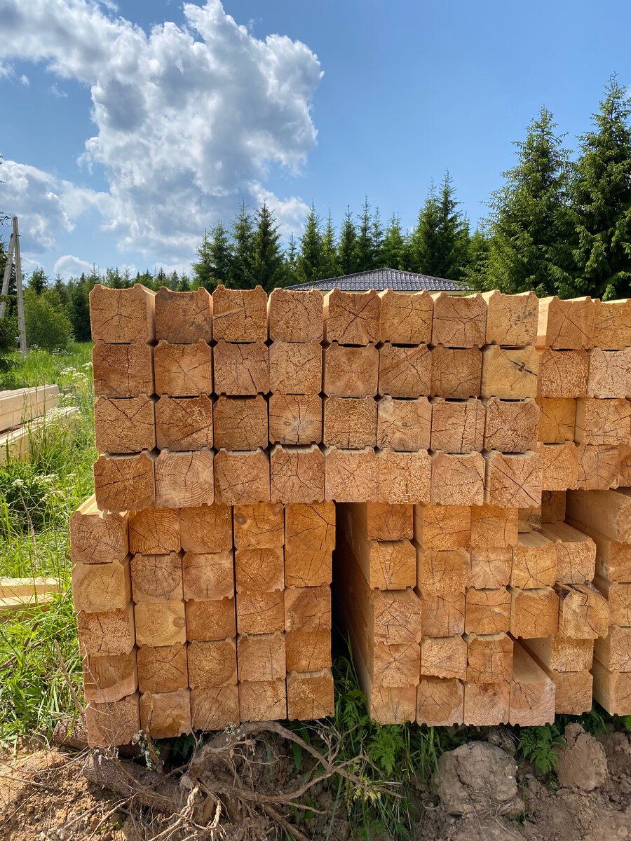 Дома строят из бруса 