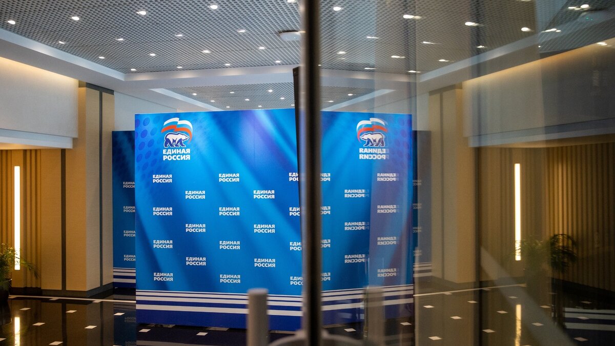     Вопросы взаимодействия рабочей группы по СВО и госфонда «Защитники Отечества» обсудили во время рабочей встречи председатель фонда Анна Цивилева и глава группы, секретарь генсовета ЕР Андрей Турчак. Он вошел в состав набсовета фонда и возглавил в нем рабочую группу по законотворчеству.