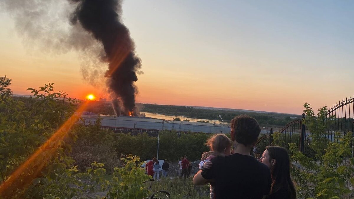 Что-то мощно горит в районе Азина-Челюскинцев