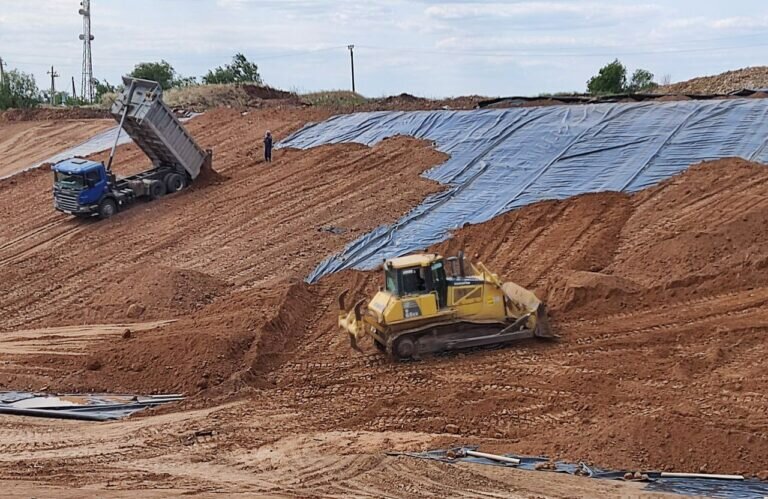    В Нежинке продолжаются работы по ликвидации несанкционированной свалки Кристина Просвиркина