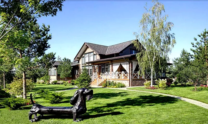 Когда заходит речь о Надежде Бабкиной то все, разумеется, представляют яркие народные костюмы и такие же народные песни и танцы.-5