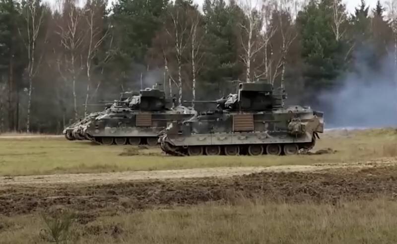 БМП Брэдли ВСУ. Боевых машин пехоты (БМП) m2 Bradley. БМП m2 Bradley. БМП м2 Bradley ВСУ.