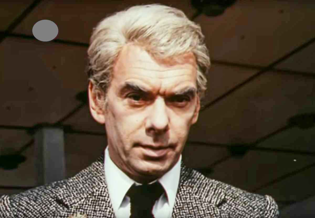 Кадр из фильма "Поздняя встреча". Алексей Баталов в роли Гущина