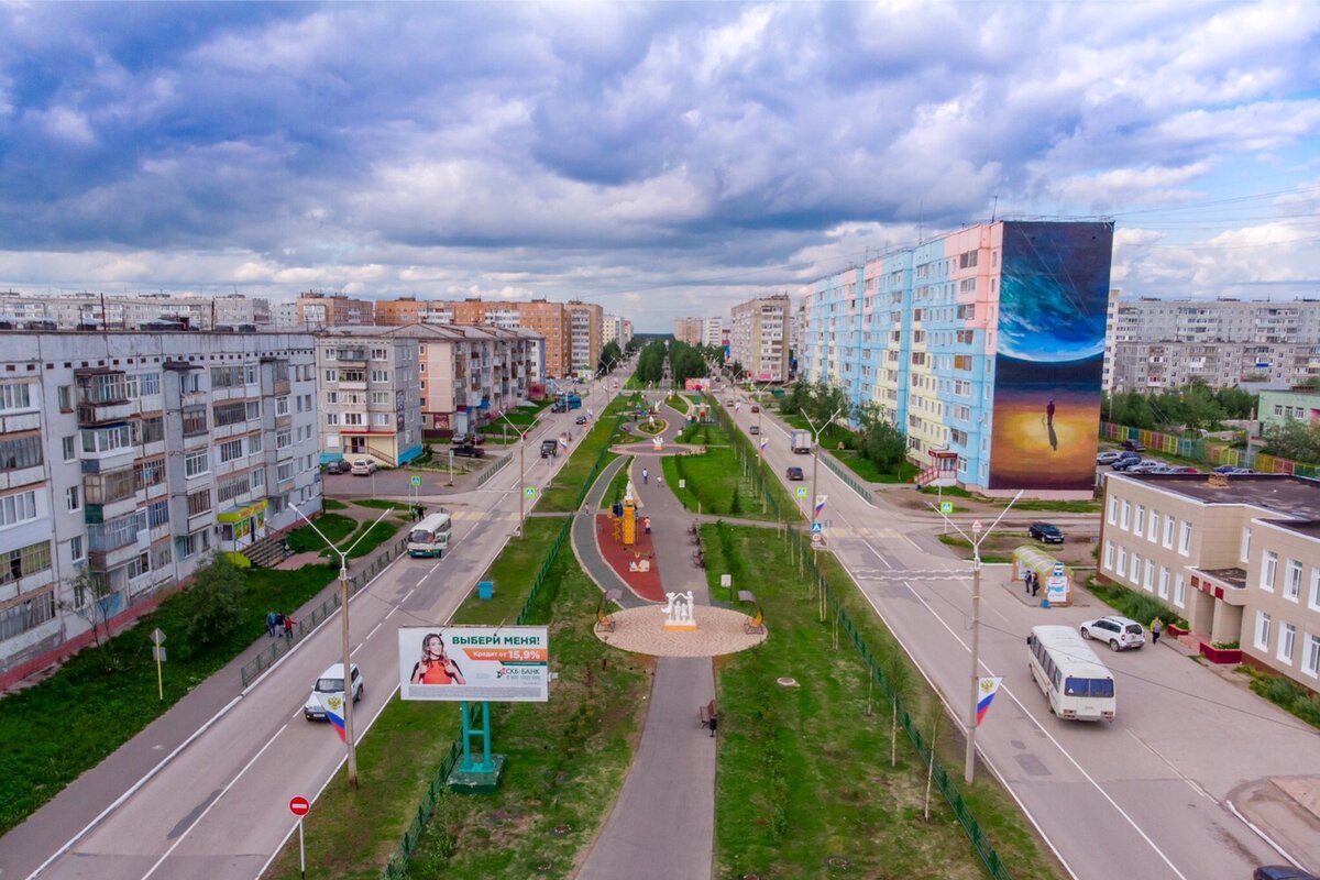 Молодежная аллея. Фото Максима Умпелева.