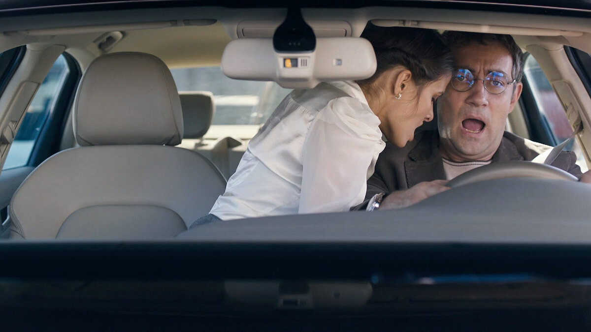 Каждый раз она говорит ему – у нас так много общего! Нам надо больше разговаривать! Но, разговаривать у них плохо получается...