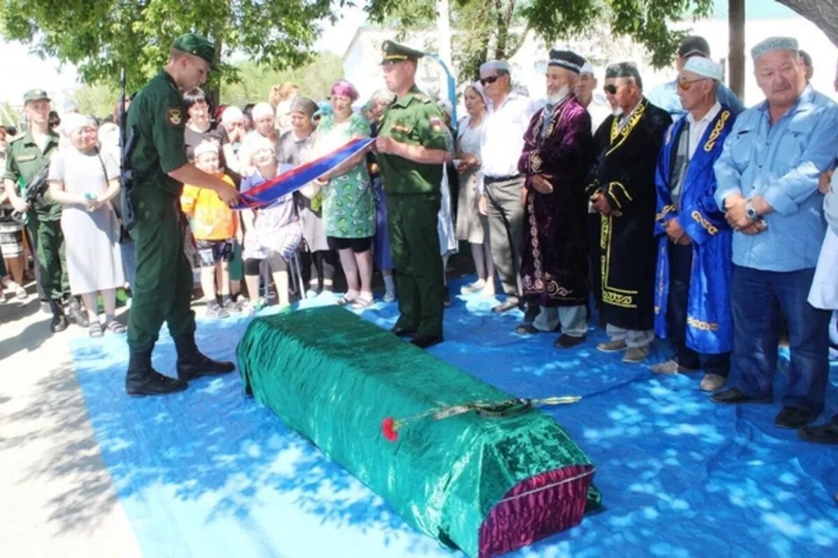 Церемония прощания с Жанатом Сансызбаевым. Фото: Адамовский район/ВКонтакте