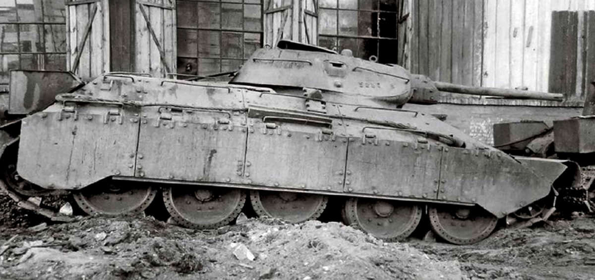 Источник фото: https://panzer-journal.ru/art/model-ekranirovannogo-t-34-76.html
