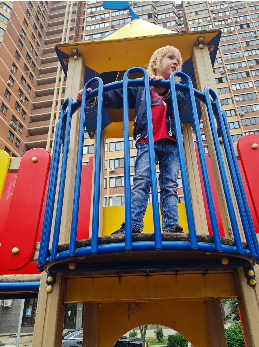 Стоит планы побега строит)))